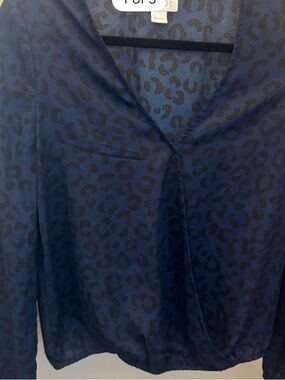 Vixbe size small blue leopard blouse Make an offer !